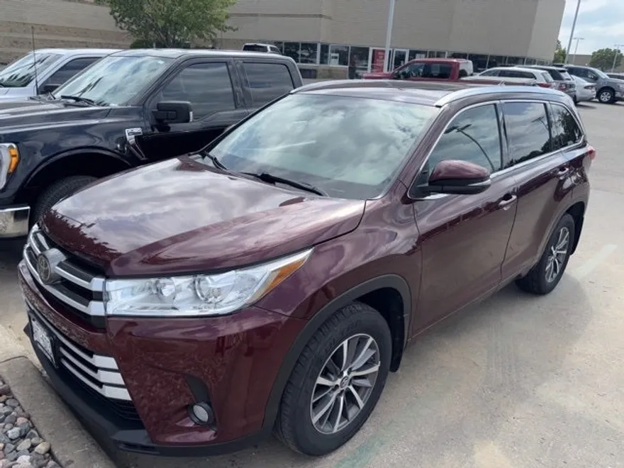 2017 Toyota Highlander XLE photo 1