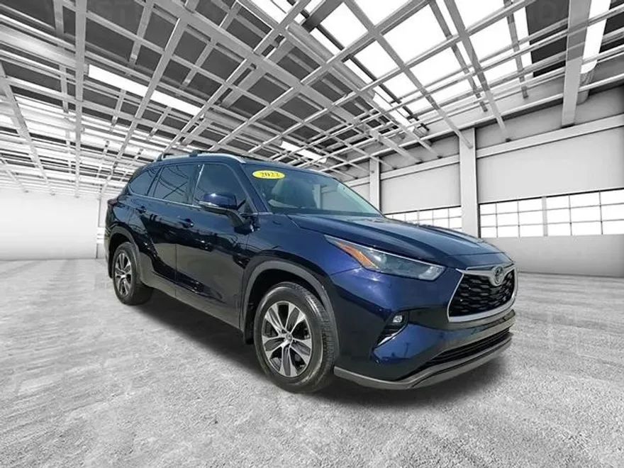 2022 Toyota Highlander XLE photo 1
