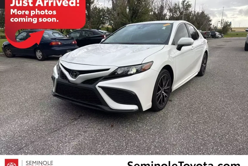 2024 Toyota Camry SE photo 1