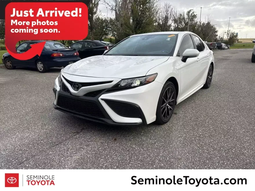 2024 Toyota Camry SE photo 1