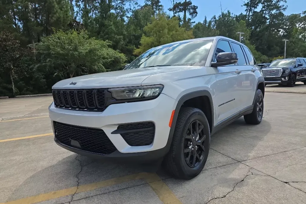 2024 Jeep Grand Cherokee Altitude photo 1
