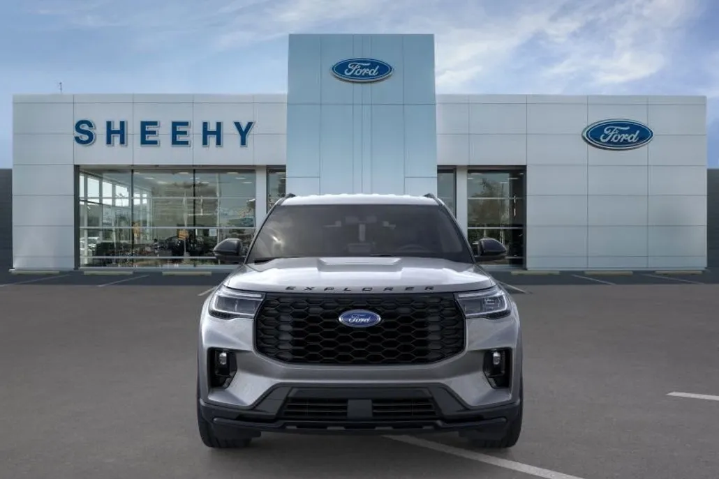 2025 Ford Explorer ST-Line photo 1