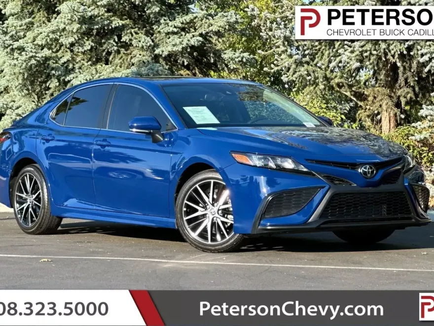 2024 Toyota Camry SE photo 1