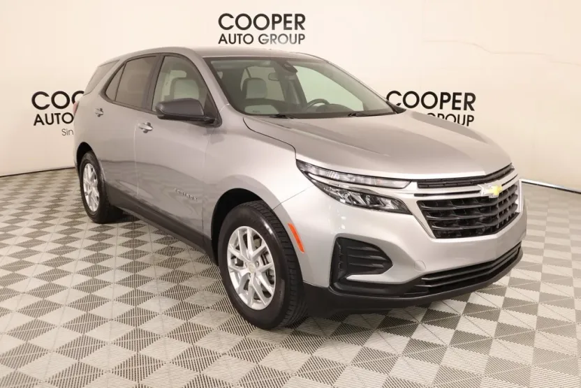 2024 Chevrolet Equinox LS photo 1