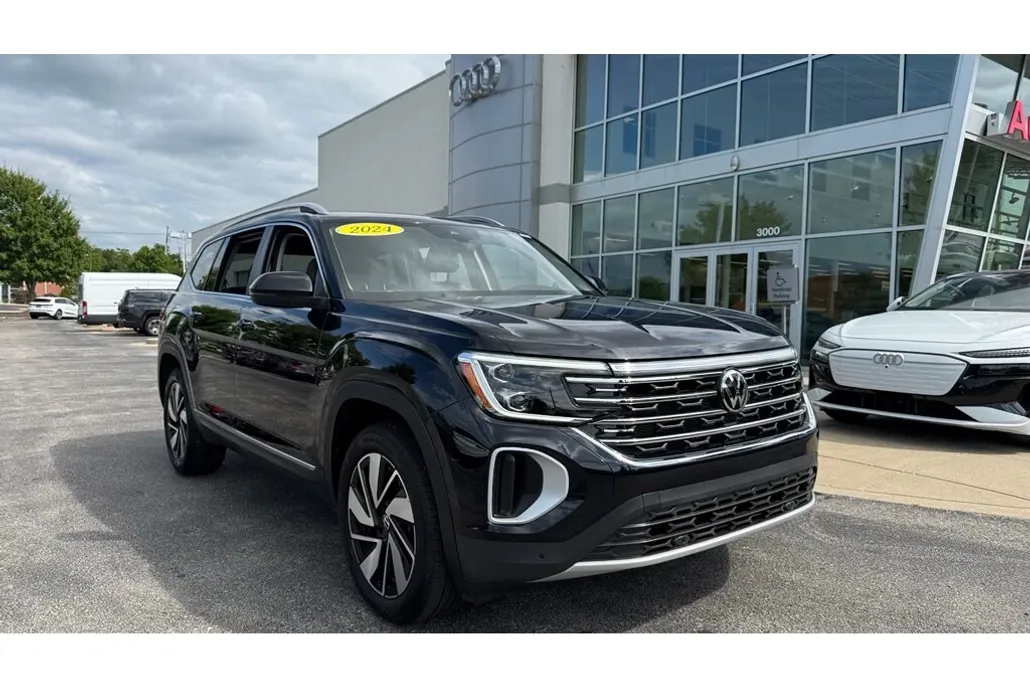 2024 Volkswagen Atlas SEL photo 1