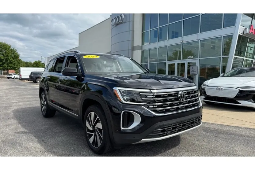 2024 Volkswagen Atlas SEL photo 1