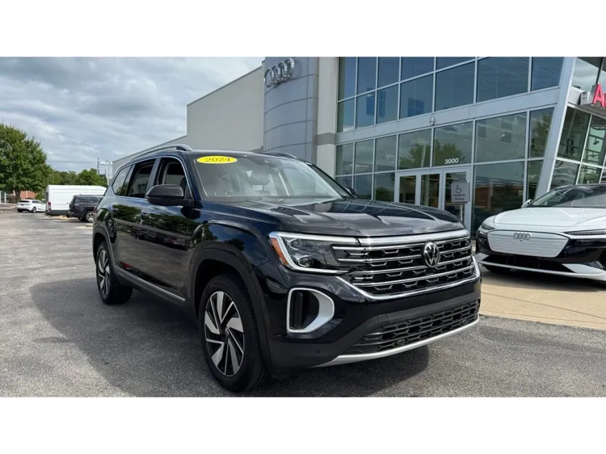 2024 Volkswagen Atlas SEL photo 1