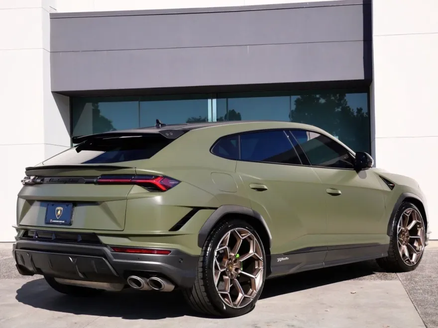2024 Lamborghini Urus Performante photo 3