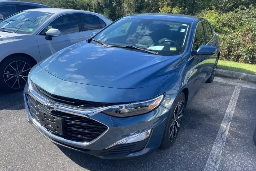 2025 Chevrolet Malibu RS photo 1