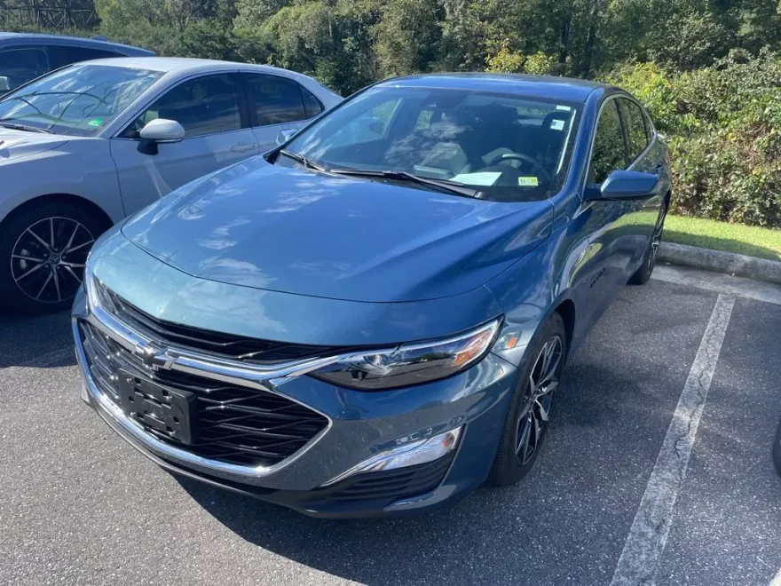 2025 Chevrolet Malibu RS photo 1
