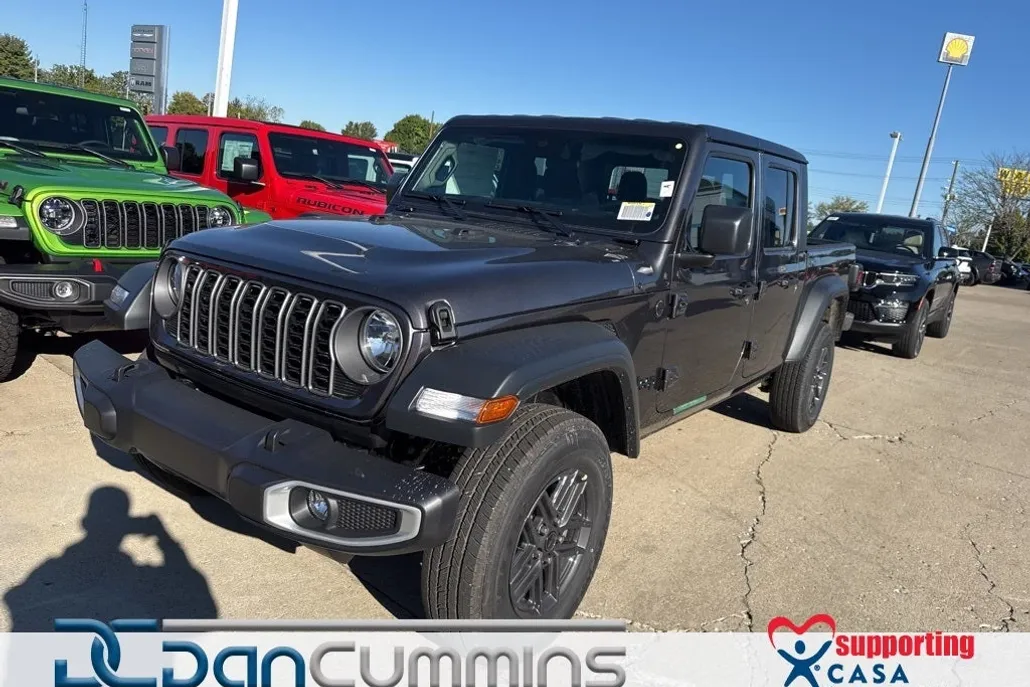 2025 Jeep Gladiator Sport S photo 1