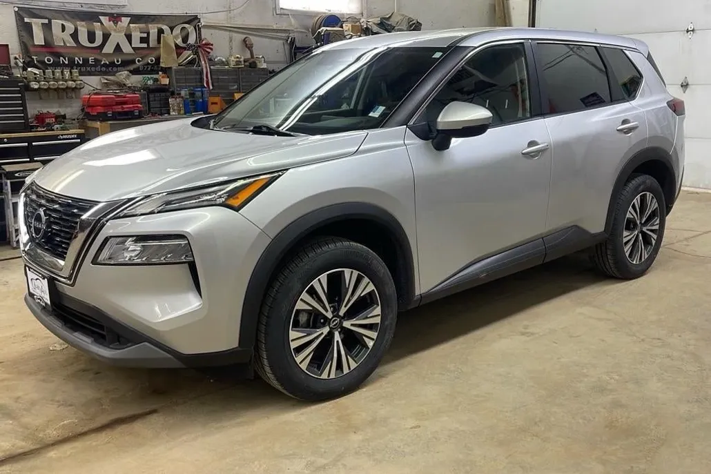 2022 Nissan Rogue SV photo 1