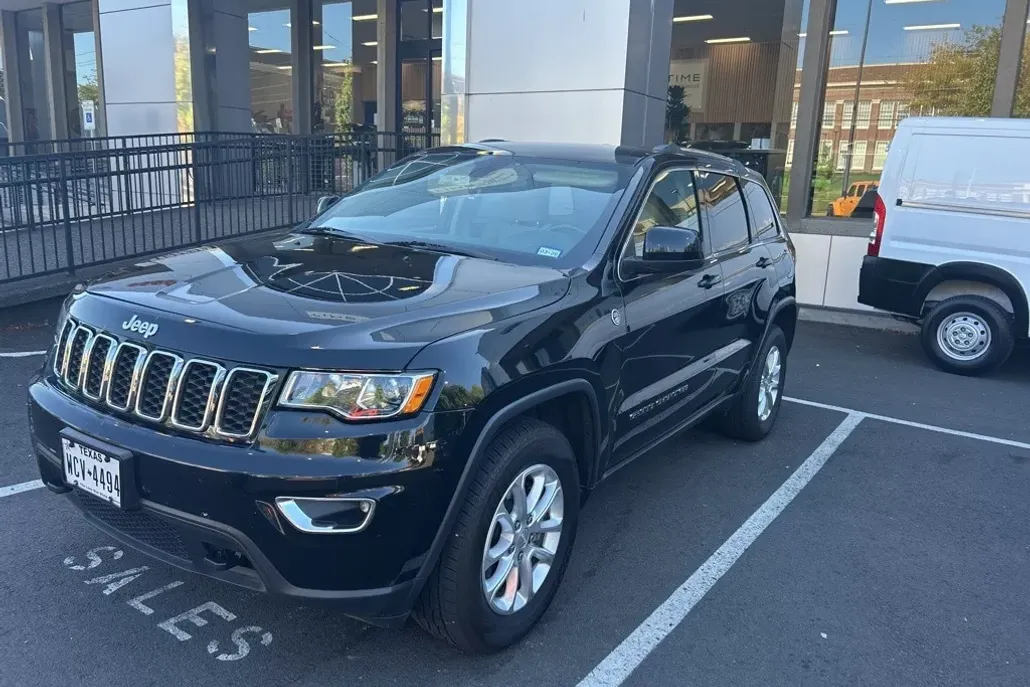 2021 Jeep Grand Cherokee Laredo E photo 1