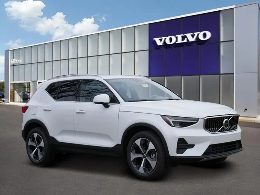 2025 Volvo XC40 Core photo 1