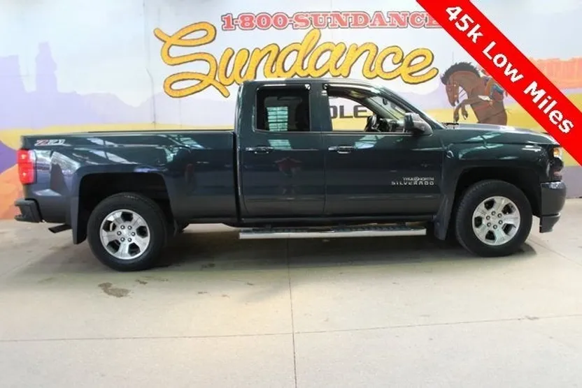 2017 Chevrolet Silverado 1500 LT photo 1
