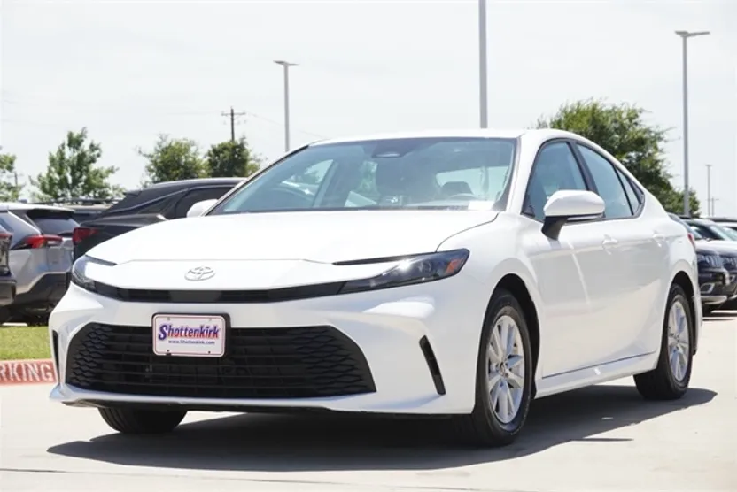 2025 Toyota Camry LE photo 1