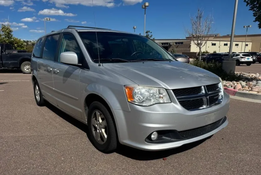 2011 Dodge Grand Caravan Crew photo 1