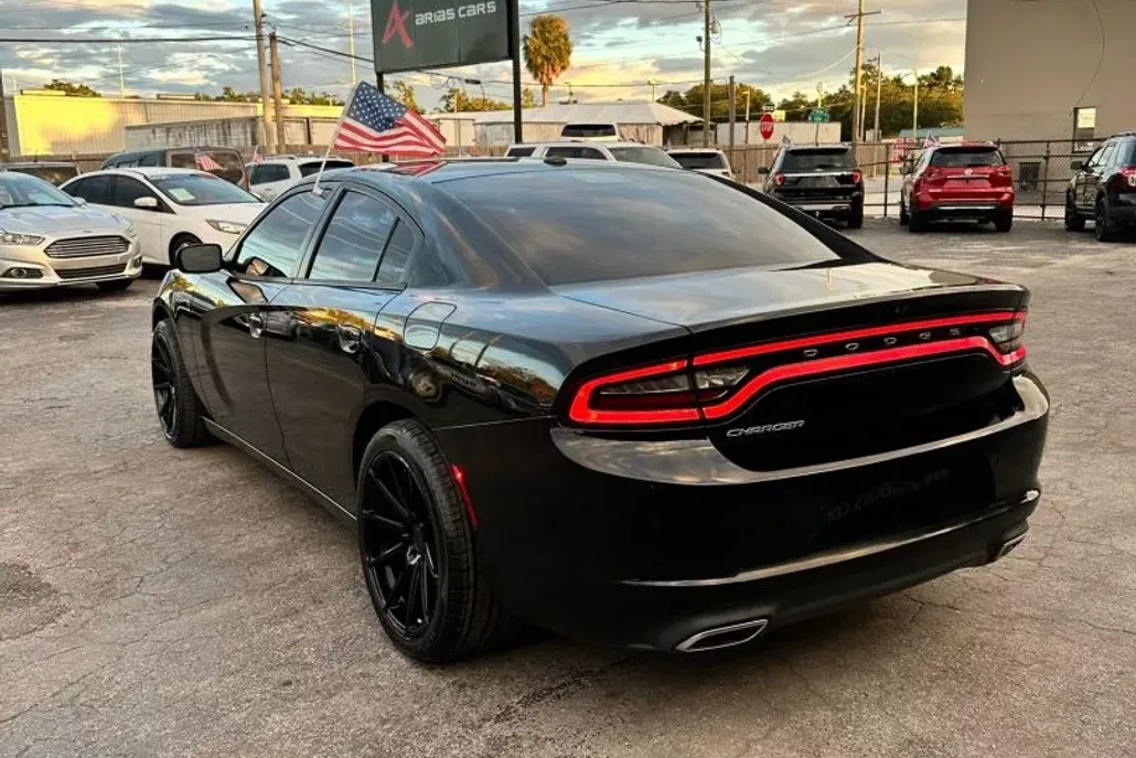 2019 Dodge Charger SXT photo 1