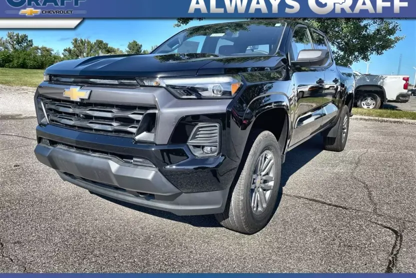 2026 Chevrolet Colorado LT photo 1