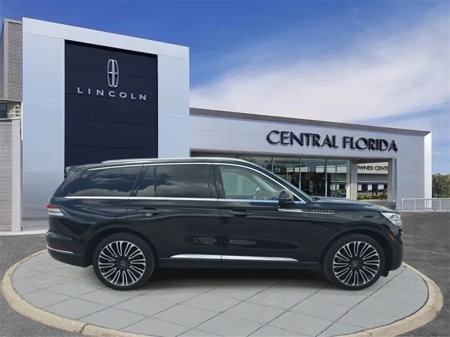 2023 Lincoln Aviator Black Label photo 1