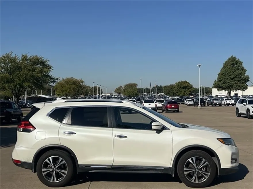 2017 Nissan Rogue SL photo 1