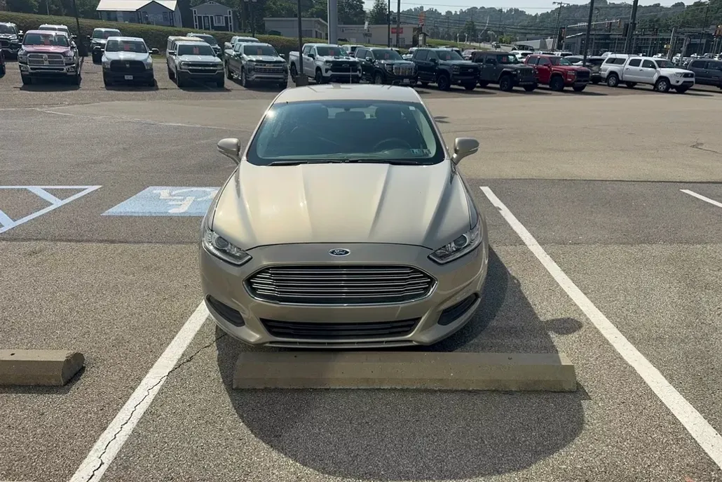 2015 Ford Fusion SE photo 1