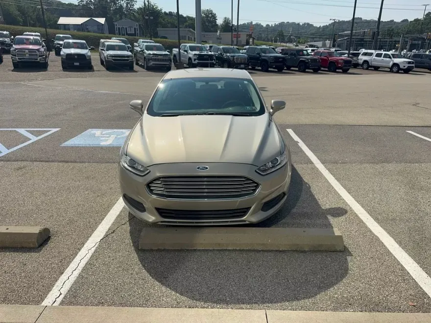 2015 Ford Fusion SE photo 1