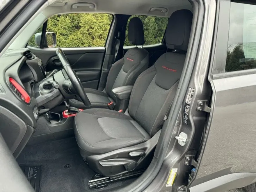 2016 Jeep Renegade Trailhawk photo 16