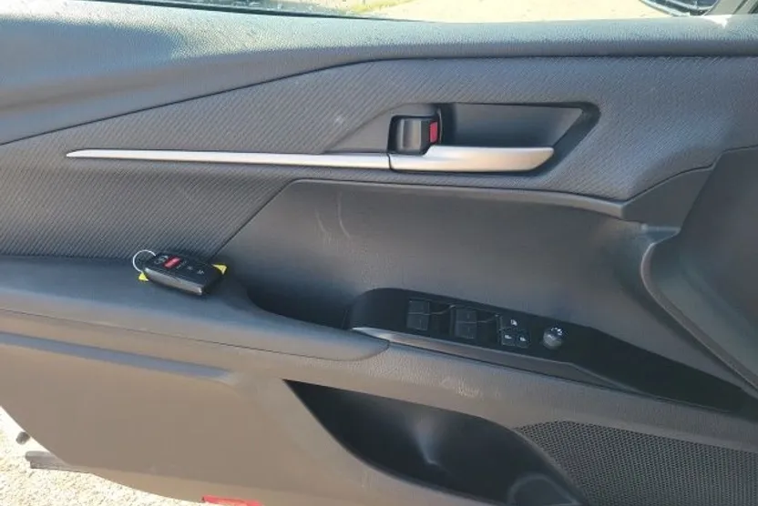 2025 Toyota Camry SE photo 1