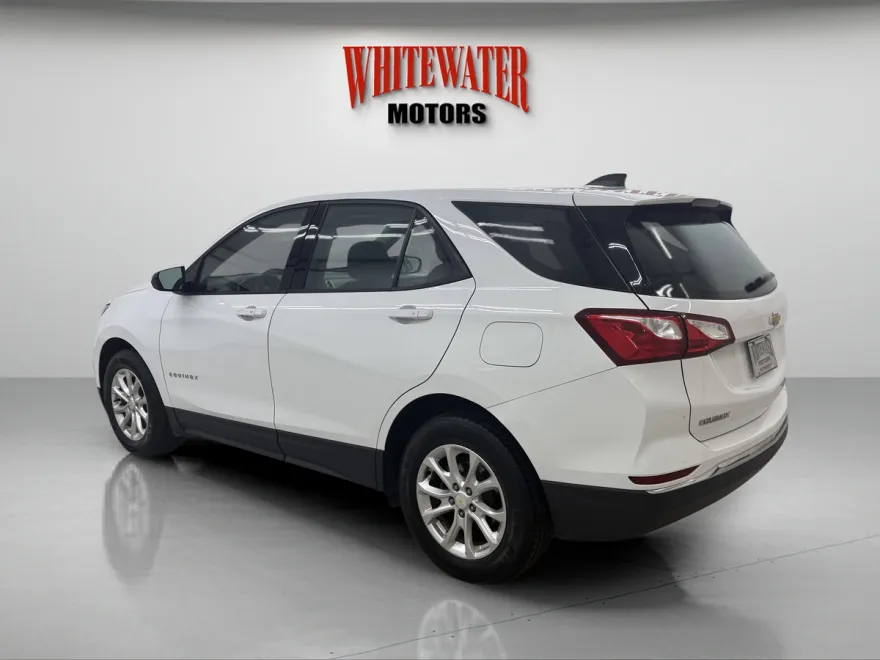 2018 Chevrolet Equinox LS photo 1