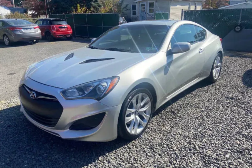 2013 Hyundai Genesis Coupe 2.0T Premium photo 1