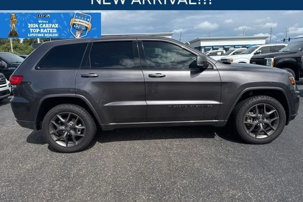 2021 Jeep Grand Cherokee Anniversary Edition photo 1