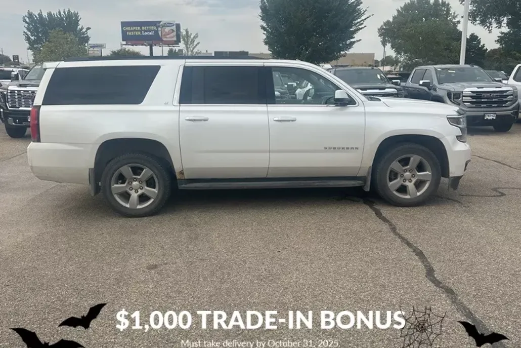 2018 Chevrolet Suburban LT photo 1