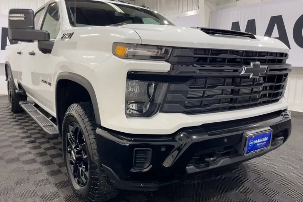 2025 Chevrolet Silverado 2500HD Custom photo 1