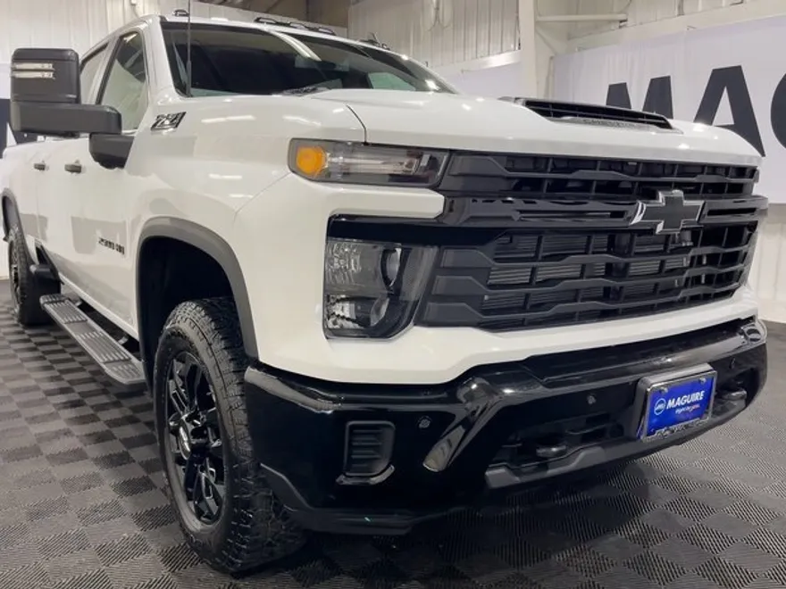2025 Chevrolet Silverado 2500HD Custom photo 1
