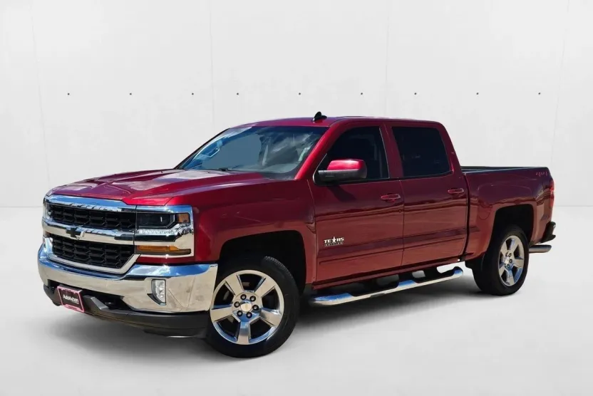 2018 Chevrolet Silverado 1500 LT photo 1