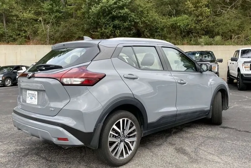 2023 Nissan Kicks SV photo 1