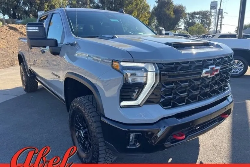2025 Chevrolet Silverado 2500HD ZR2 photo 1