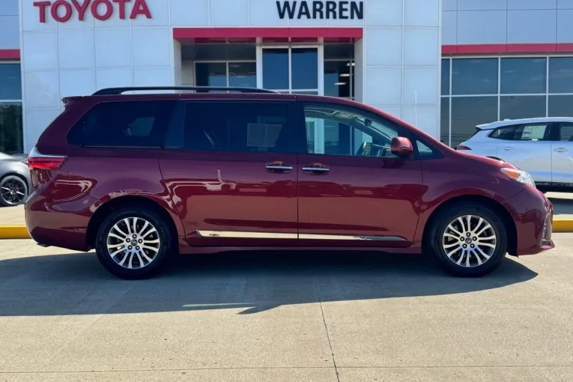 2018 Toyota Sienna XLE Limited Premium photo 1