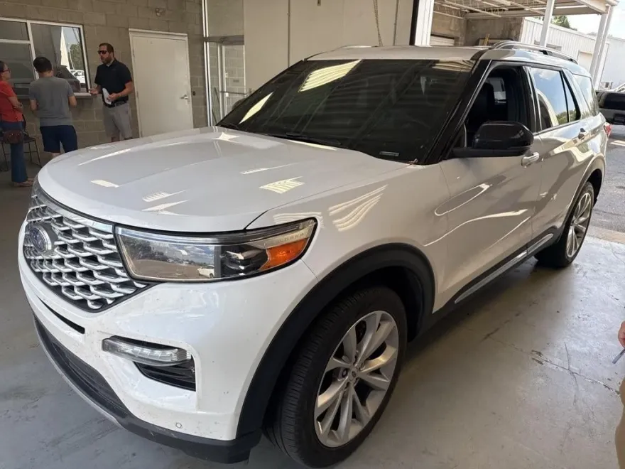 2022 Ford Explorer Platinum photo 1