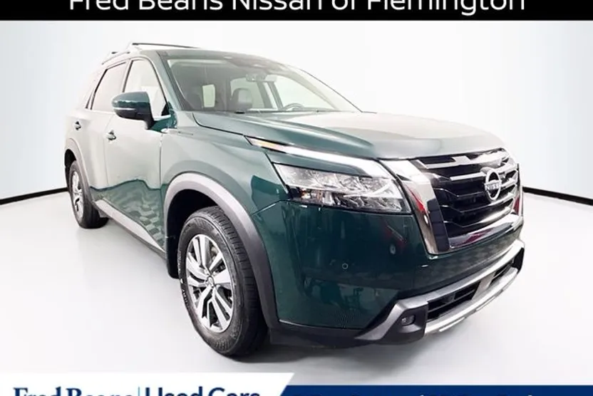 2023 Nissan Pathfinder SL photo 1