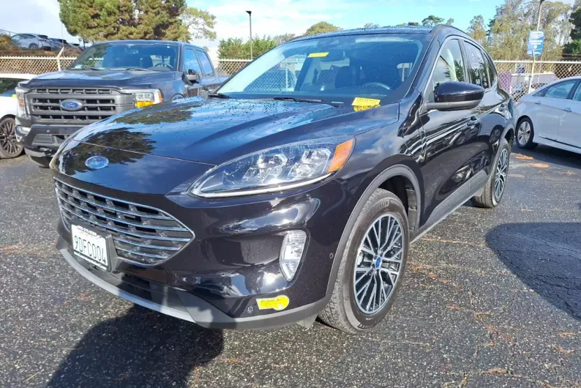 2022 Ford Escape Titanium photo 1