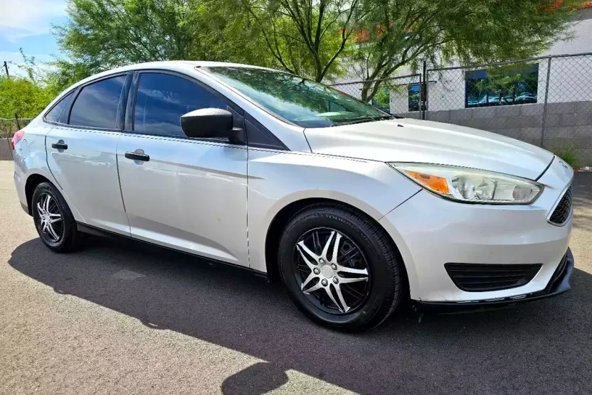 2017 Ford Focus Sedan photo 1