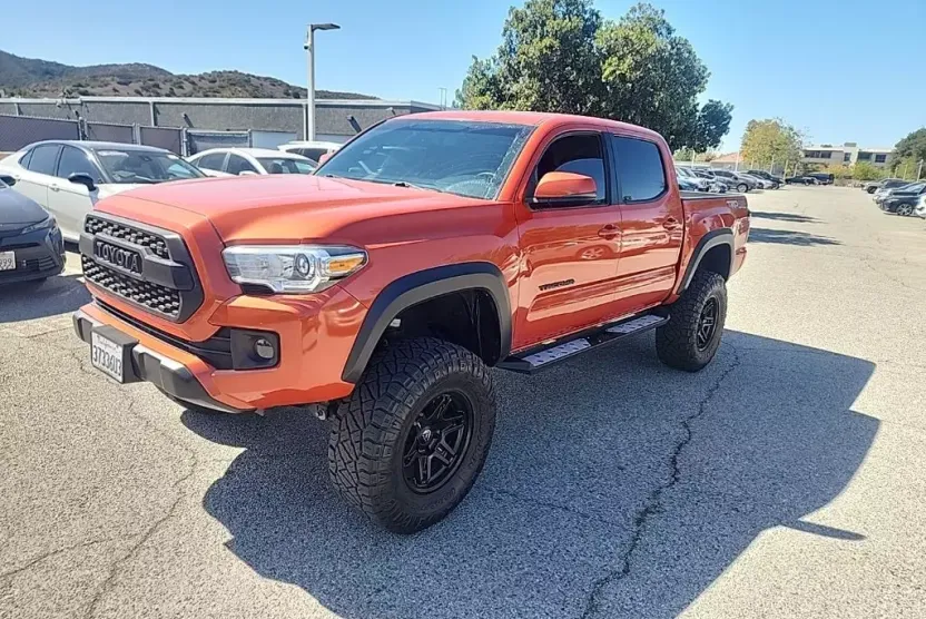 2016 Toyota Tacoma LE photo 1