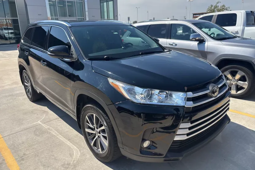 2017 Toyota Highlander XLE photo 1
