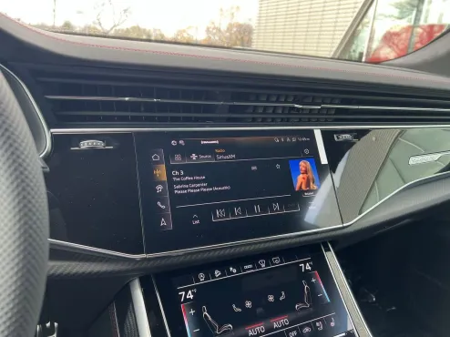2025 Audi SQ8 Prestige photo 4