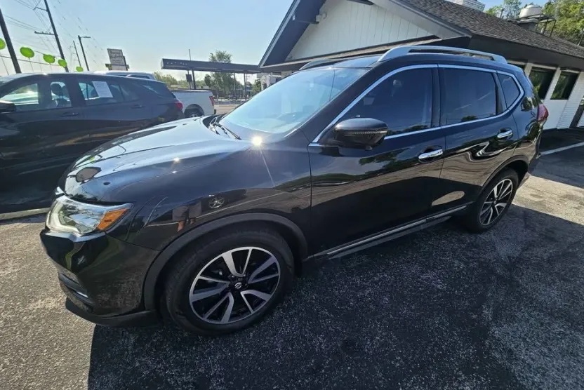 2020 Nissan Rogue SL photo 1