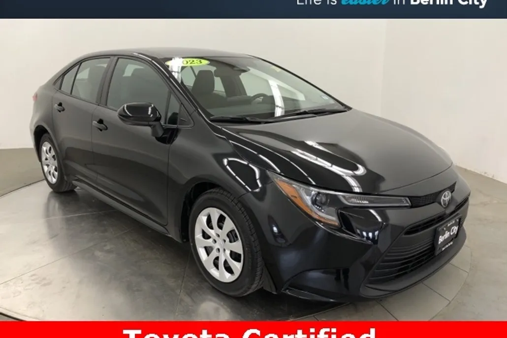 2023 Toyota Corolla LE photo 1