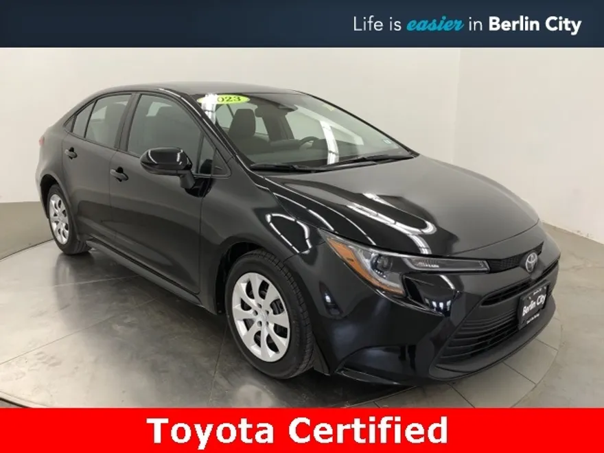 2023 Toyota Corolla LE photo 1