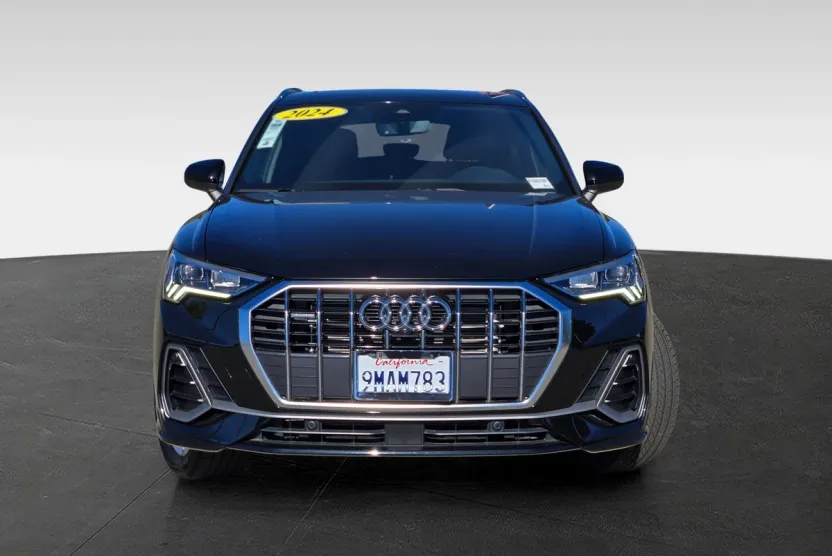 2024 Audi Q3 S line Premium Plus photo 1
